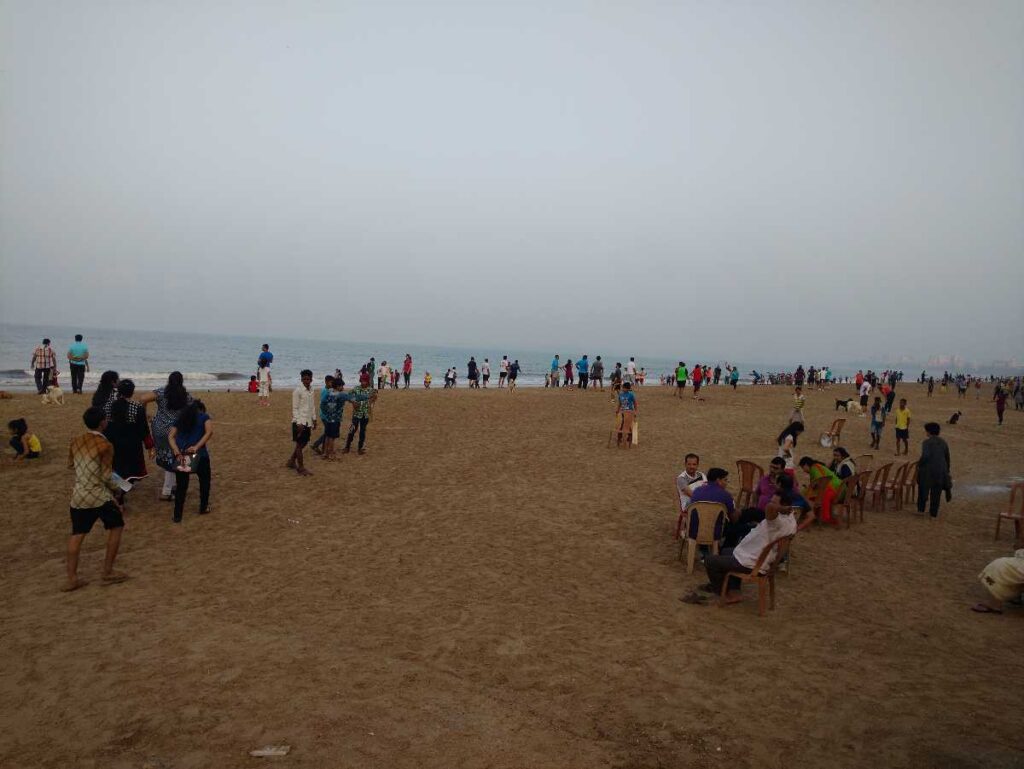 Best Mumbai Local Sightseeing One day Trip By Cab/Taxi From Pune - Juhu Beach1